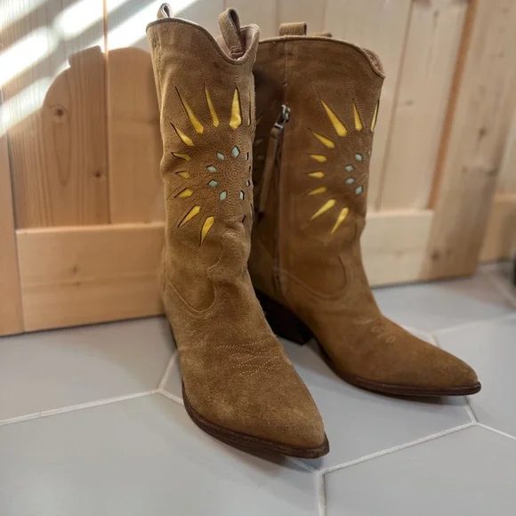 GOLO WOMEN'S CONTRASTING INLAID SUN WESTERN BOOTS - ROUND TOE - Picture 4 of 9